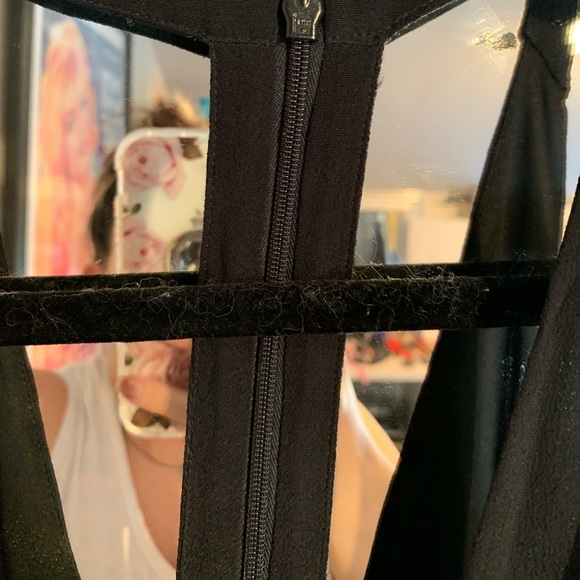 Express sleeveless top - Picture 4 of 6